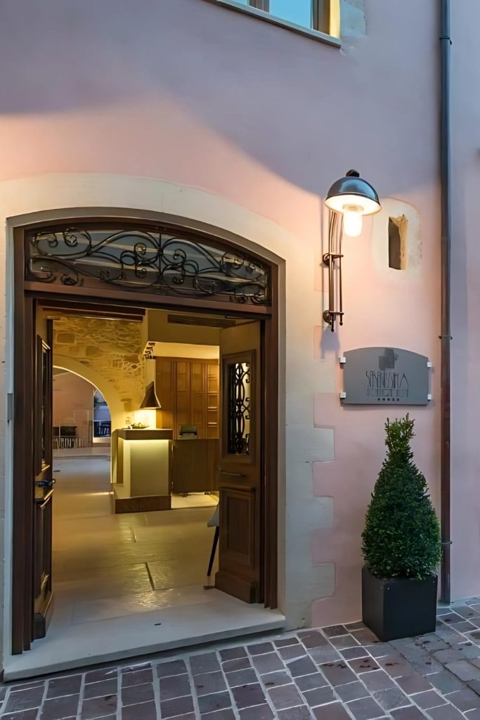 Serenissima highlights street PA