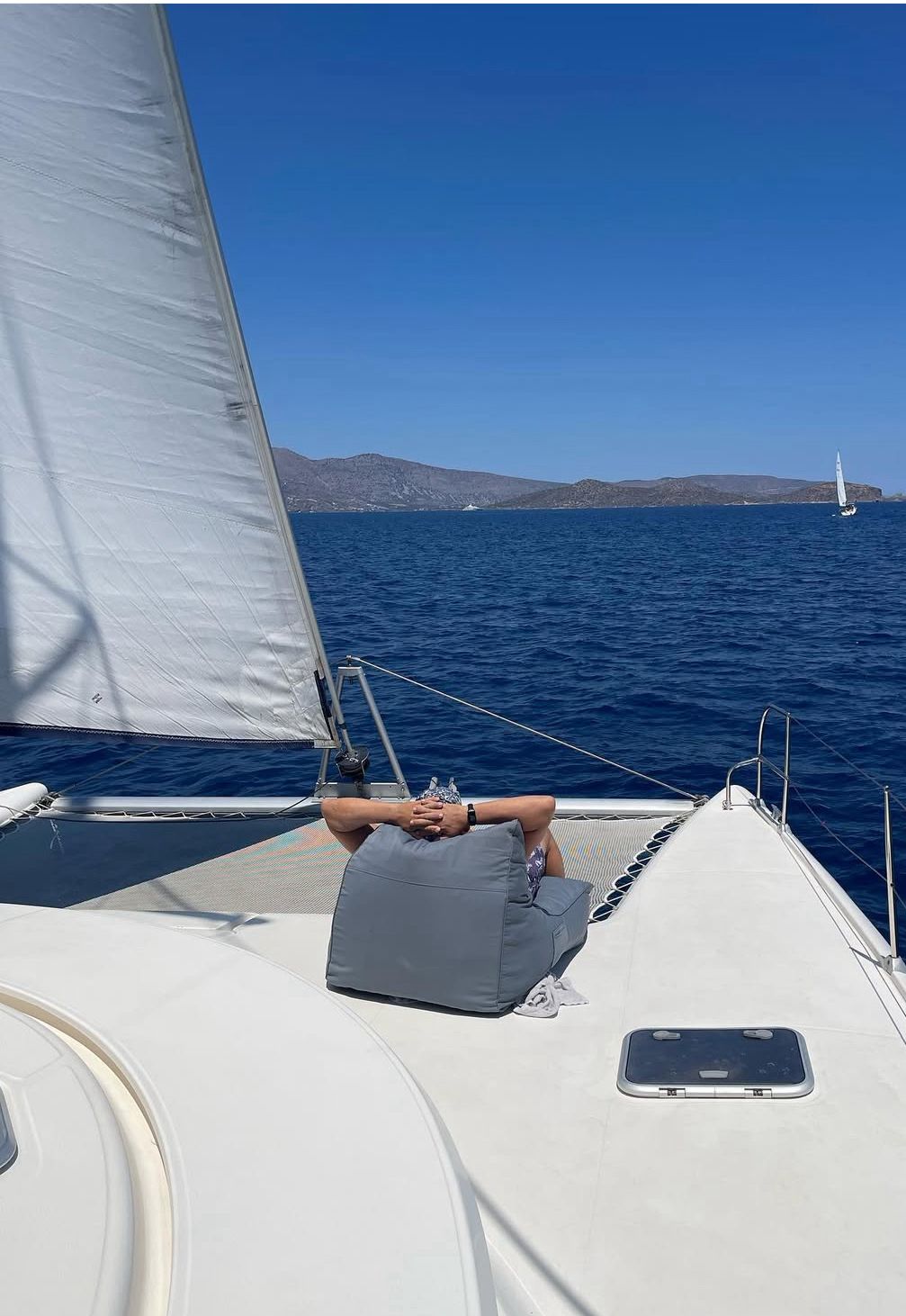 Sailing relaxation to Dia island