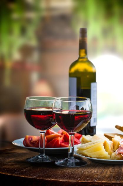 vertical_featured_micro_wedding_wine_tasting_cv
