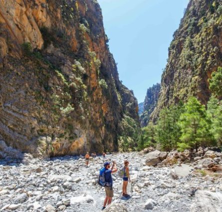 hiking_for_honeymooners_featured_crete_cv