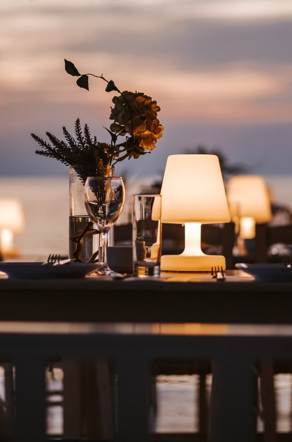 intimate_dinner_by_the_sea_vertical_featured_cv