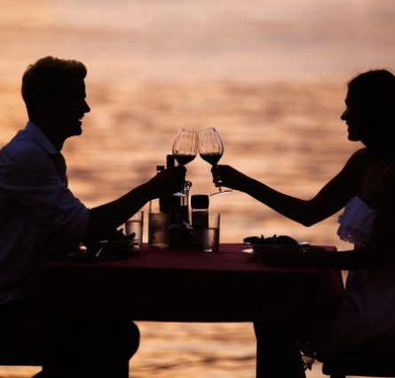 romantic_dining_by_the_sea_featured_crete_cv