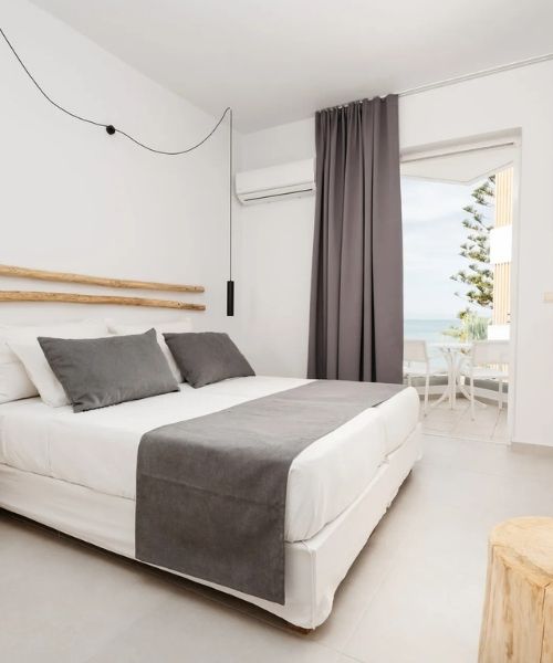 https://www.hotelbrain.com/hotels-in-crete-rethymno/petradi-beach-lounge-hotel